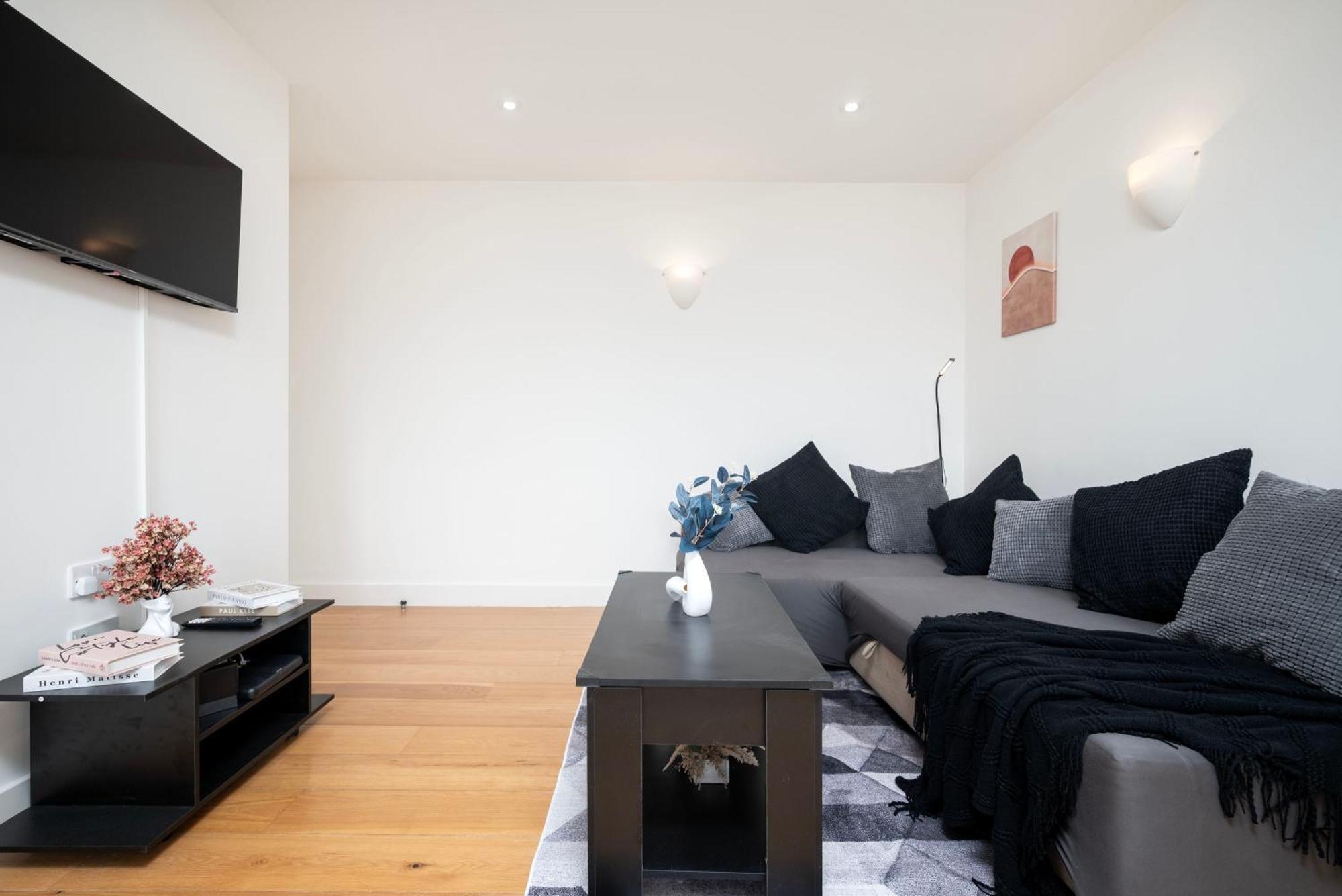 Stylish 2 Bed In Heart Of Stockwell, Free Wifi 12 Mins To Oxford Circus & Kings Cross Appartamento *